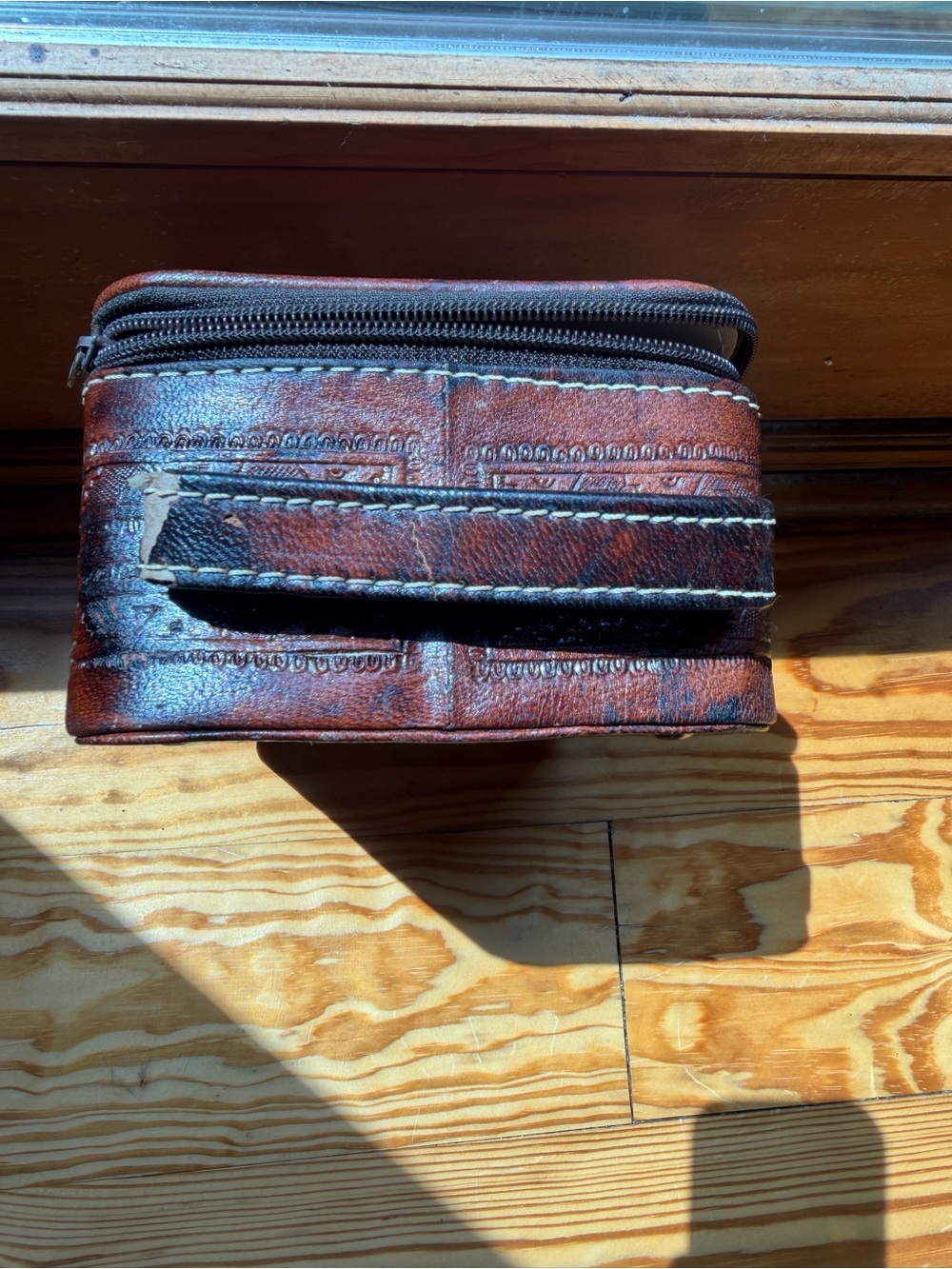 Antique Vintage pre-1950’s Mexican/Western Embossed Brown Leather Travel Case - Picture 7 of 7
